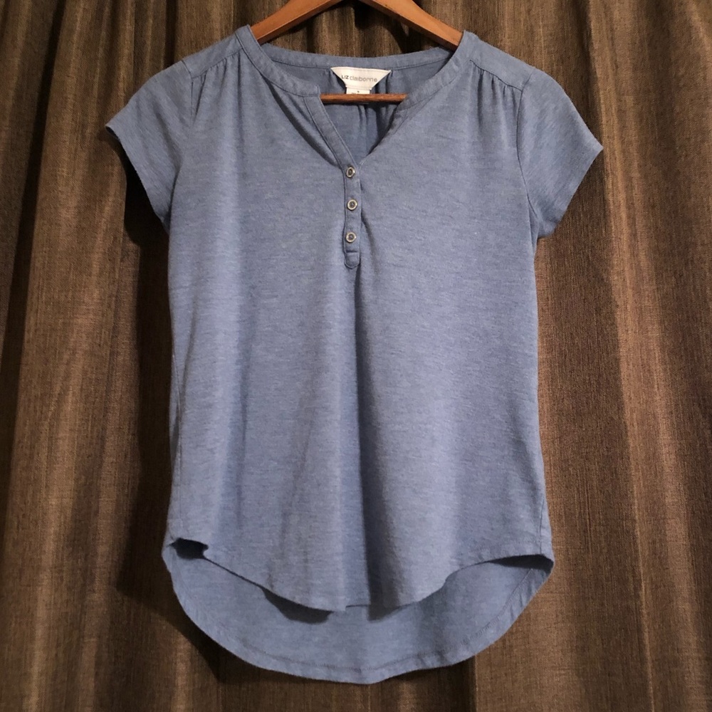 💙 Liz Claiborne Short Sleeve V Neck Top - Light Blue - Small 💙